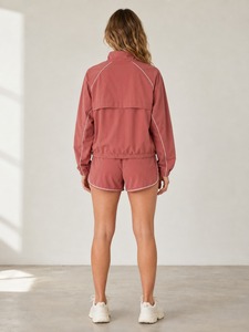 Ensemble court coupe-vent pour femmes, tendance, conçu avec un tissu de qualité supérieure pour les sports de plein air et les tenues décontractées, mode moderne - Product Image 2