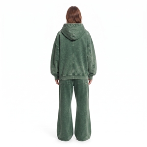 Conjunto Deportivo Personalizado para Mujer, Sudadera Holgada con Hombros Caídos y Pantalones Jogger de Pierna Ancha, Estilo Streetwear, en Algodón con Lavado Ácido y Efecto Desgastado - Product Image 4