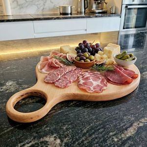 Planche à découper suspendue en bois brun personnalisée pour la cuisine, pour couper les fruits, les légumes, le fromage, le pain - Product Image 1