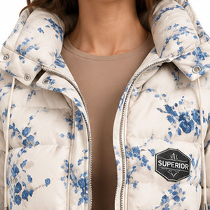 Manteau parka thermique à capuche pour femme avec poignets ajustables et extérieur respirant coupe-vent pour un confort saisonnier - Product Image 3