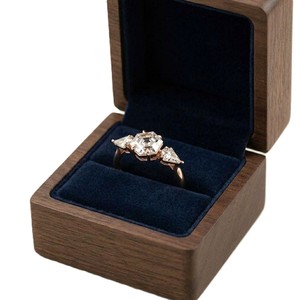 Wholesale DEF Color VS VVS Clarity 10K 14K 18K Solid Gold IGI Certified <b>Hexagon</b> Lab Grown Diamond Three Stone Ring Wedding Band - Product Image 4