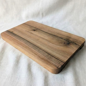 Tabla de cortar de madera de acacia de alta calidad con mango interior, tabla multiusos para cortar y servir en la cocina a precio económico. - Product Image 1