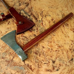 ขวานเหล็กดามัสกัสเกรดอุตสาหกรรมทำมือ ด้ามไม้ ทอมฮอว์ก ขวานขนาดเล็ก สำหรับตั้งแคมป์ เอาตัวรอดในป่า บุชคราฟท์ OEM - Product Image 1