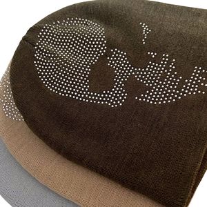 Gorro de Invierno Personalizado al por Mayor, Tejido Jacquard, con Pedrería, Estampado Gráfico, Sublimación y Bordado - Product Image 5