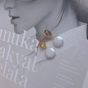 ต่างหูแบบห้อยสไตล์ยุโรป-อเมริกัน จูจี้ ประดับมุกน้ำจืดธรรมชาติทรงกระดุม ยอดนิยม - Product Image 1