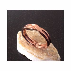 แหวนทองแดงทำมือแบบเกลียว ปรับขนาดได้ แหวนเปิดแบบสวมนิ้ว ดีไซน์มินิมอล ทองแดงแท้ เครื่องประดับเพื่อสุขภาพ ขายส่ง - Product Image 1