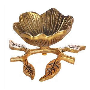 Cuenco Decorativo de Aluminio Pulido con Diseño de Caballito de Mar Dorado para Servir Chocolate, Decoración Moderna para Mesa de Comedor - Product Image 3