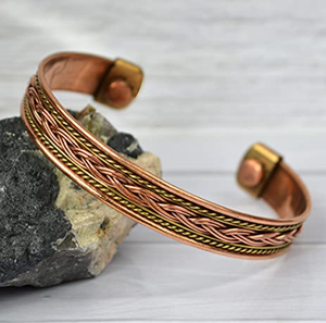 Bracelet magnétique en cuivre pur et métaux mixtes tressés, bijou en métal fait main exquis, cadeau promotionnel original - Product Image 1
