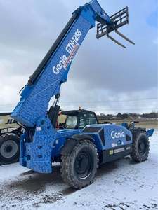 Compre el manipulador telescópico Genie GTH-1256 confiable con motor diésel de 120 HP, más 3 modos de dirección y un peso operativo de 42000 LB. - Product Image 2