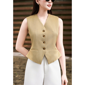 Gilet court ajusté respirant beige à boutons, style iconique pour femmes du Vietnam, décontracté, fournisseur OEM ODM DELWYN - Product Image 4