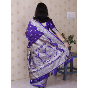 Sari de Seda Suave Banarasi Violeta de Elite Weaves con Zari Plateado Tejido, Prenda Tradicional India y Pakistaní - Product Image 4