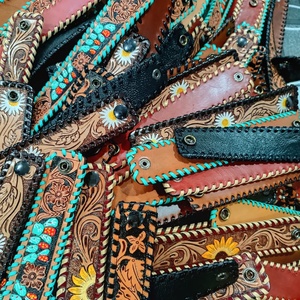 100% pur cuir Western manchette bracelets Vintage Floral conçu pour unisexe diamant clouté pour cadeaux fêtes exportateurs indiens - Product Image 4