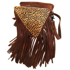 Bolso Bandolera de Cuero Vacuno de Alta Calidad Estilo Vaquero con Flecos y Cierre de Cremallera, Marca Saman Exports - Product Image 4