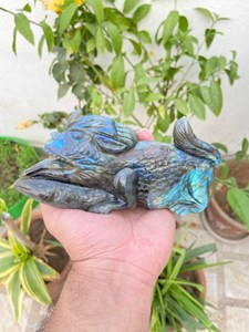 Escultura de Labradorita Camaleón |   Figura de Animal Tallada a Mano en Piedra Preciosa para Coleccionistas y Minoristas de Regalos, Decoración Feng Shui para el Hogar - Product Image 1