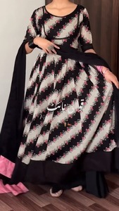 Shivam Hub - Robe Anarkali pour femme, imprimé floral noir et blanc, longueur au sol, avec dupatta, tenue ethnique indienne et pakistanaise en polyester - Product Image 4
