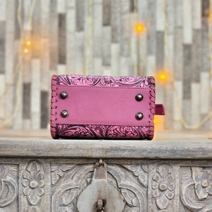 Nuevos Bolsos de Hombro Mini de Cuero Genuino 100% Hechos a Mano con Diseño Floral Estilo Western en Color Rosa - Product Image 4