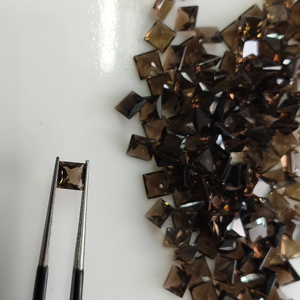 ควอตซ์สีน้ำตาลธรรมชาติ 5 มม. ทรงสี่เหลี่ยมเจ้าหญิงคัท คุณภาพดีที่สุด พลอยเม็ดเดี่ยวสำหรับทำเครื่องประดับและสร้อยคอ - Product Image 1