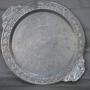 Bandeja de Plata de Lujo con Patrón en Relieve, Plato Metálico Decorativo al por Mayor para Bodas, Fiestas y Eventos, Vajilla - Product Image 1