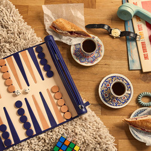Tablero de backgammon de cuero con dados, juego portátil de viaje, estilo clásico, diseño azul y beige, dados en blanco y negro - Product Image 4
