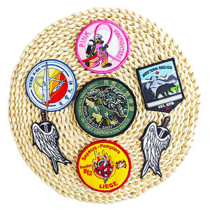 Badges tissés et brodés personnalisés pour uniformes - Product Image 1