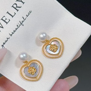 Pendientes de Moda con Forma de Concha y Letra MOM, Regalo para el Día de la Madre, Joyería Elegante con Perlas, Accesorios - Product Image 3