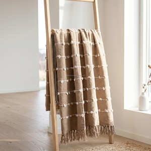 Plaid décoratif en coton tissé à motif quadrillé beige, couverture à pompons touffetés, décoration intérieure neutre - Product Image 1