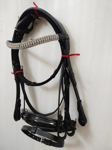 Bridon de dressage de qualité supérieure avec frontale en cuir ornée de 5 rangées de cristaux blancs, toutes tailles disponibles à prix raisonnable - Product Image 2