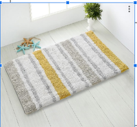 Tapis de bain rectangulaire bleu en microfibre avec dos en caoutchouc antidérapant, couleur unie pour sol de salle de bain, design minimaliste