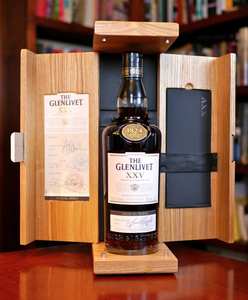 Porte-bouteilles artistique en bois pour la cuisine, support de rangement pour vin, support en bois naturel fait à la main pour la table à manger, décoration de bar - Product Image 1