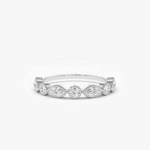 Anillo de compromiso de plata de ley 925 chapado en oro de 14k con moissanita redonda y engaste marquise y redondo con milgrain - Product Image 5