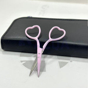 Ciseaux à broder avec manche en forme de cœur, en acier inoxydable avec revêtement rose clair, bords dentelés et lisses pour tissu et papier - Product Image 5