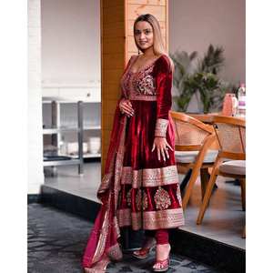 Robes de soirée de créateur, robe élégante avec bas et dupatta pour les occasions spéciales - Product Image 3