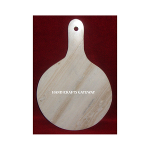 Planche à découper pour cuisine, en marbre naturel artisanal unique, avec finition fine et incrustation de nacre en forme de poisson. - Product Image 5