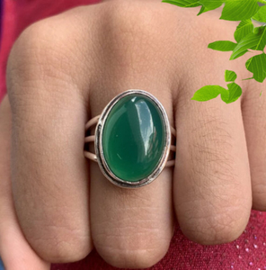 แหวนพลอยออนิกซ์สีเขียว งานแฮนด์เมด ดีไซน์เนอร์ สร้อยข้อมือเครื่องประดับสุดหรู - Product Image 1