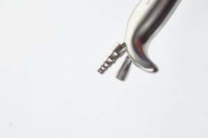 เครื่องมือถ่างเต้านมแบบมีไฟส่องสว่าง Baitang Medical Lighted Breast Retractor รุ่น L Shape Light Guiding Retractor สำหรับเต้านม โดย Dentavex - Product Image 2