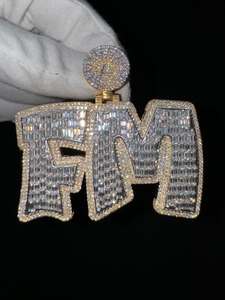 Colgante de letra personalizada con engaste de garra, moissanita baguette, joyería hip hop, plata de ley 925 con incrustaciones para letra inicial certificada - Product Image 2