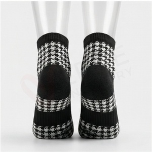Chaussettes courtes pour hommes, motif pied-de-poule, tricotées, noir et blanc, usage quotidien, style classique - Product Image 2
