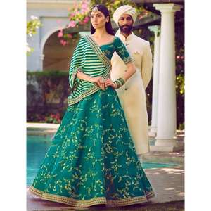 Merveilleux vêtement de mariée de couleur verte brodé Lehenga Choli - Product Image 1