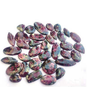 Chakralume Cabochons en Eudialyte Naturelle de Qualité Supérieure, Formes Mixtes, en Vrac |   Bijoux en pierres précieuses polies lisses de couleur rouge foncé noir mat - Product Image 1