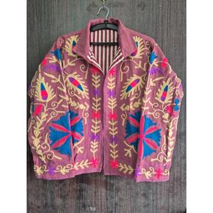 Chaqueta de terciopelo bordada a mano con diseño Suzani, estilo étnico bohemio para festivales, abrigo único y llamativo. - Product Image 2