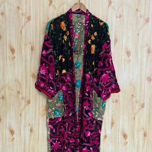 Kimono de Seda con Bordado Indio, Estilo Boho, Patrón Floral Phulkari, para Otoño e Invierno - Abrigo de Georgette al por Mayor - Product Image 2