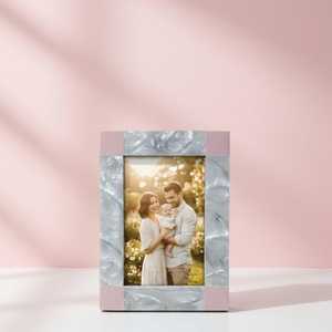 Marco de Fotos Contemporáneo Hecho a Mano con Incrustaciones de Resina y Hueso, Exhibición de Fotos Personalizada Premium para Retratos Familiares, Fotos de Boda y Más - Product Image 2