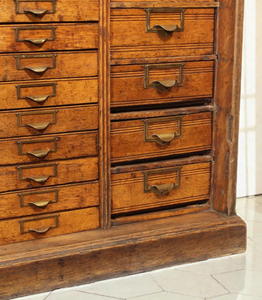 ตู้เสื้อผ้าดีไซน์ทันสมัยพร้อมตู้เก็บของด้านบน ตู้เสื้อผ้าไม้เนื้อแข็ง โครงสร้างตู้ไม้สำหรับห้องนอนและห้องนั่งเล่น - Product Image 5