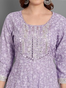 Ensemble Anarkali traditionnel en rayonne Twinfeet 3 pièces avec broderie pour les occasions de mariage et de fête en été et au printemps - Product Image 4