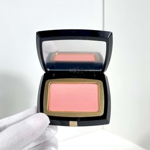 La fábrica ofrece polvos de alta calidad y una amplia gama de colores para rubores femeninos. - Product Image 3