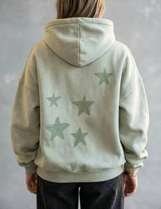 เสื้อฮู้ดดี้โอเวอร์ไซส์สำหรับผู้หญิง ยี่ห้อ Oneten สีเขียว พิมพ์ลายตัวอักษรแบบพัฟฟ์ ทรงไหล่ตก - Product Image 2