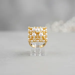 Bague de cocktail plaquée or pour femme, avec perles d'imitation indiennes et zircon, sertie en clos géométrique, bijoux de mariage et de mariée - Product Image 2
