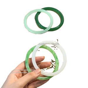 Bracelets en résine de couleur personnalisée de haute qualité Ensemble de 4 bijoux en pierre de moissanite pour femmes et filles à usage domestique - Product Image 1