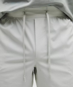 Pantalones cortos de poliéster plateados para hombre, de color sólido, cintura elástica, secado rápido, estilo casual, largo Bermuda, con franja lateral - Product Image 4