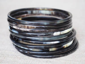 Brazalete de cuerno de búfalo natural Brazaletes hechos a mano de alta calidad para mujer - Product Image 3